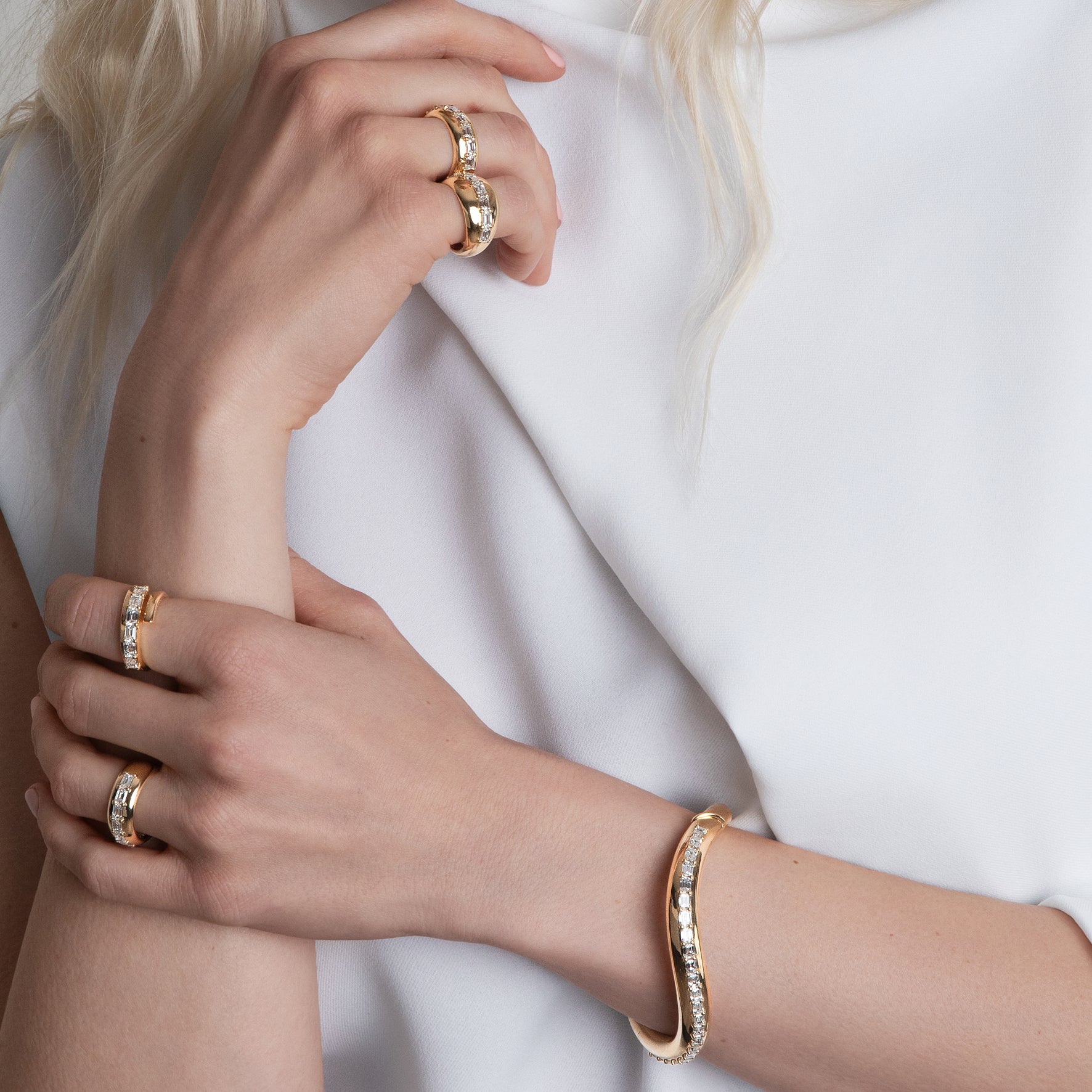 Atena Contrarie Gold Ring