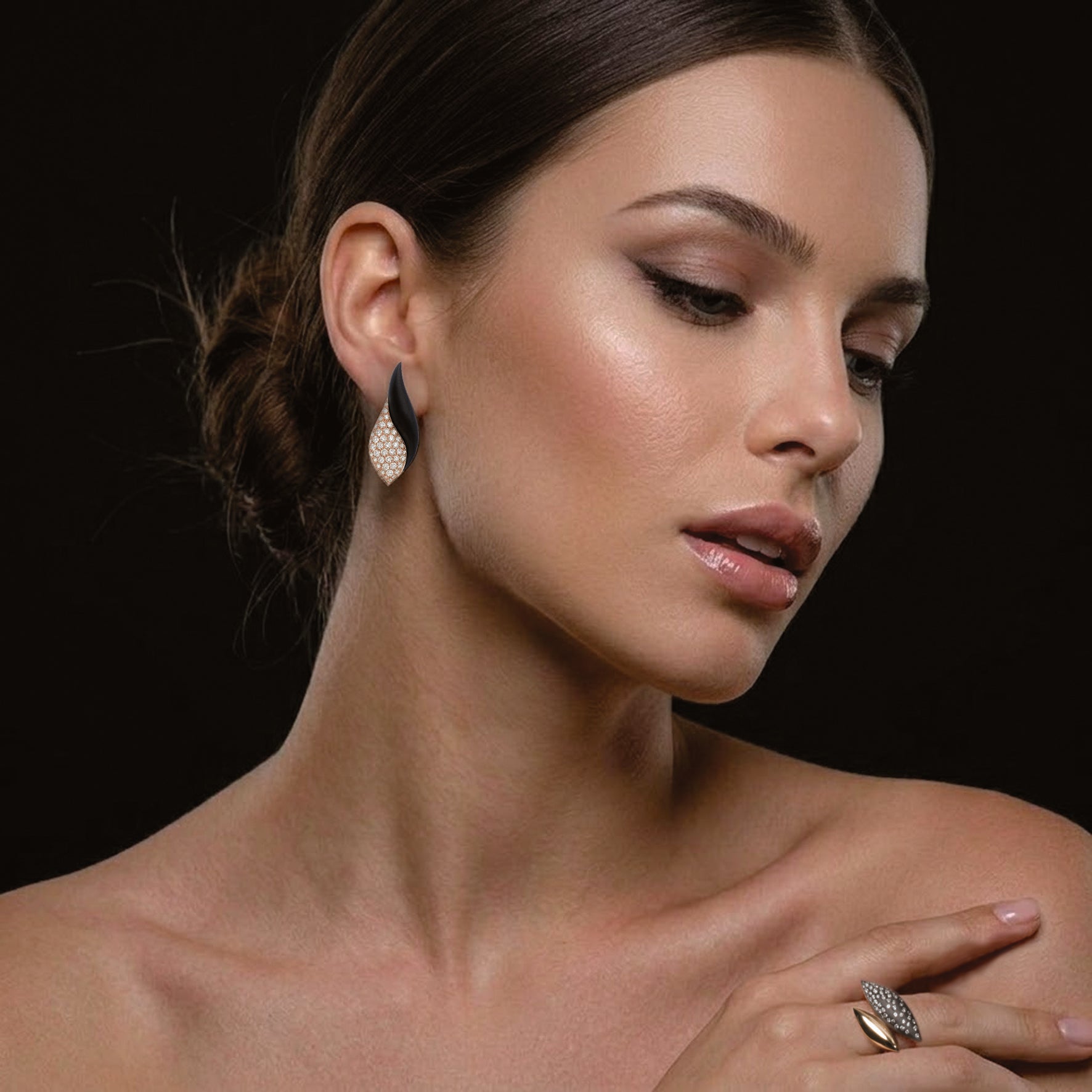 Abbraccio Petite Leaf Earrings