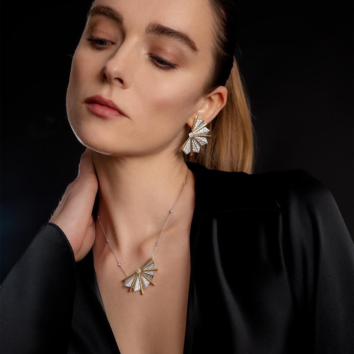 Amaranta Grande Pave' Earrings