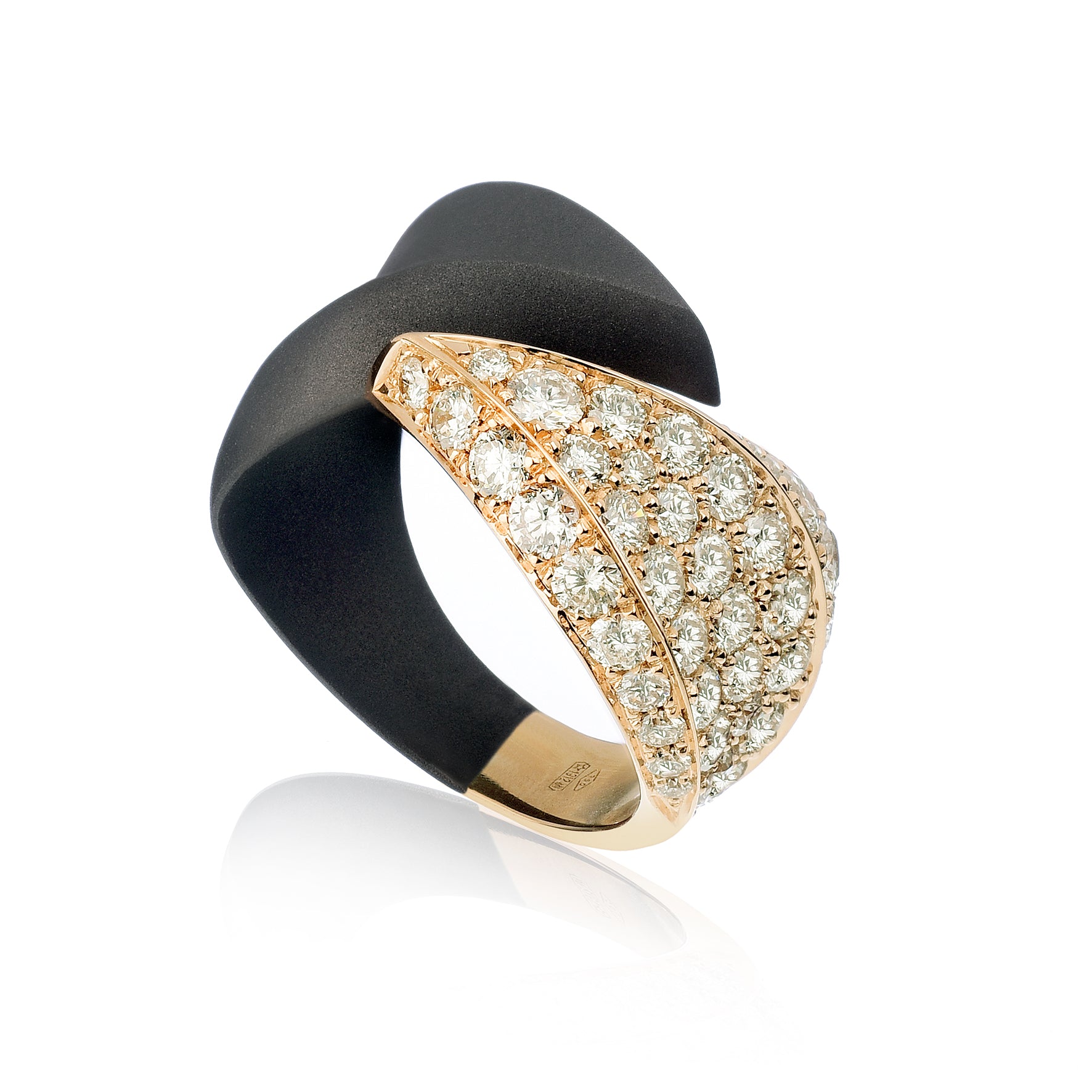 Abbraccio Leaf Ring