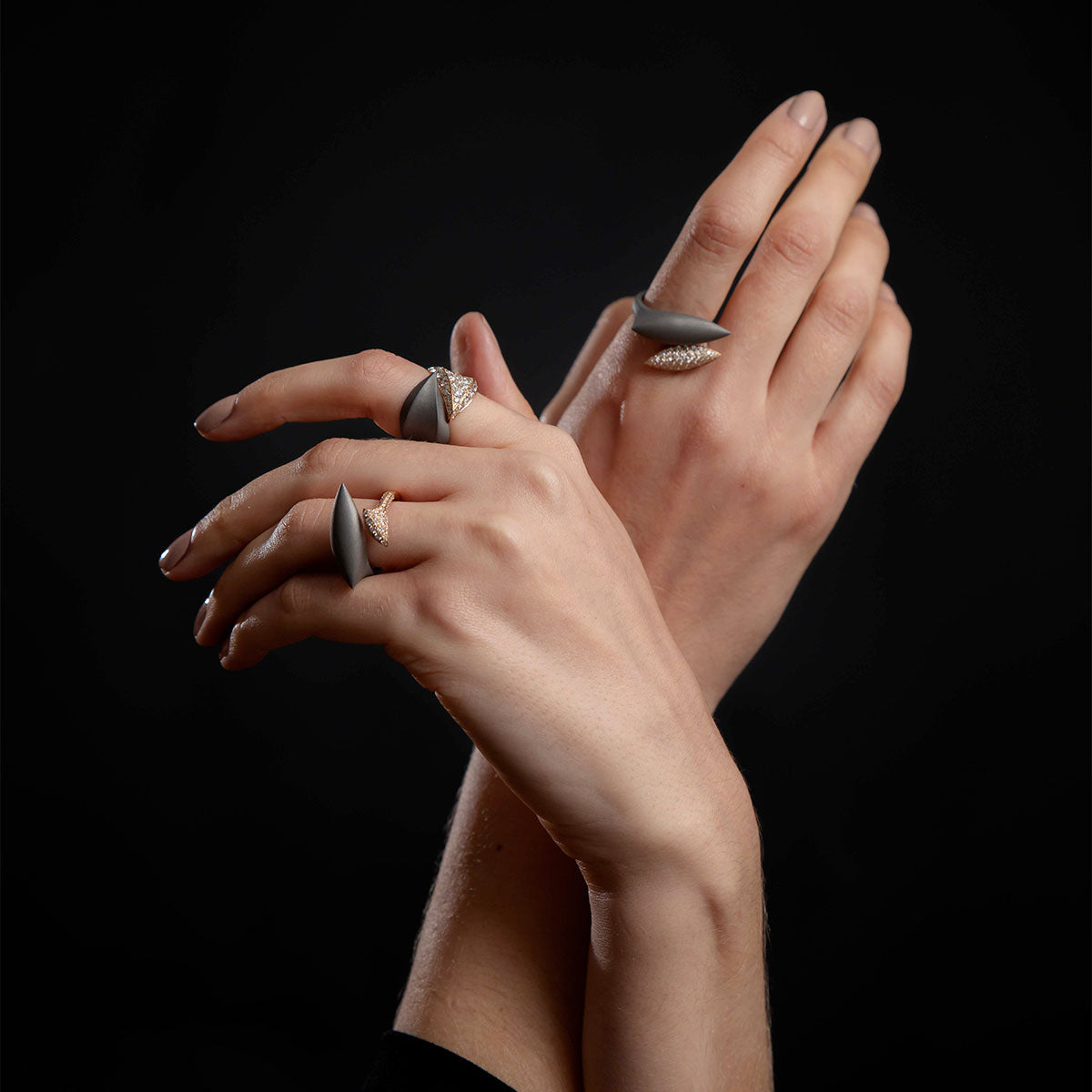 Abbraccio Leaf Ring