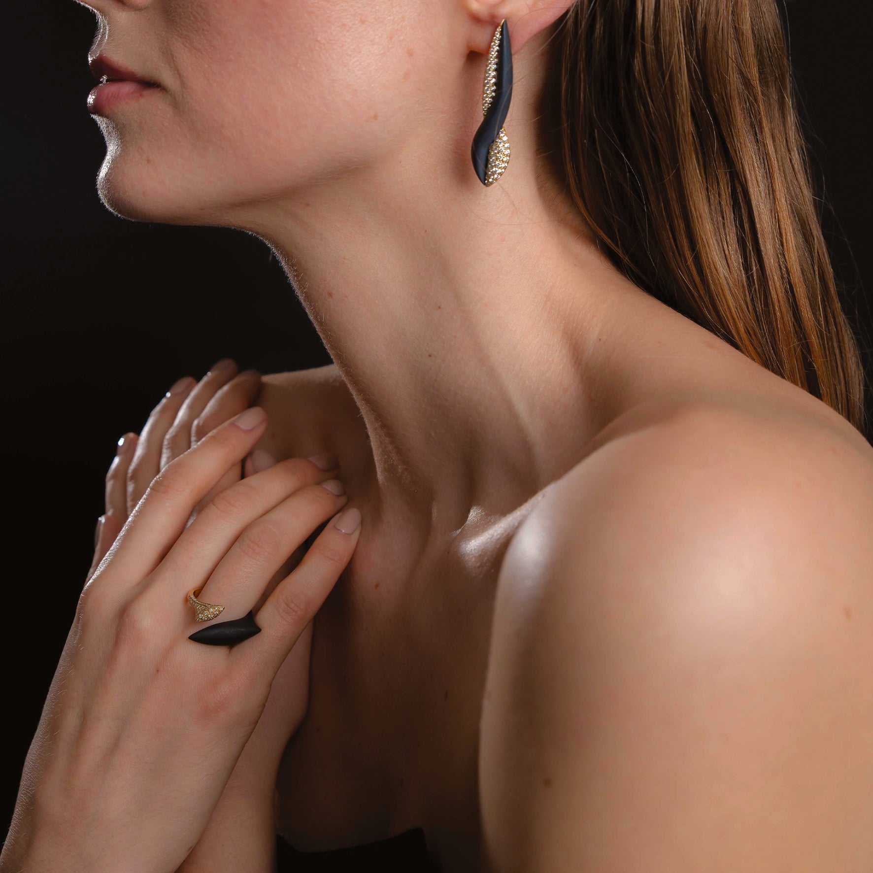 Abbraccio Grande Leaf Earrings