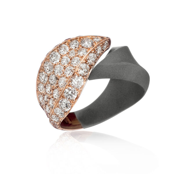 Abbraccio anello